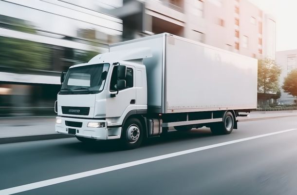 Noleggio autocarri 75 quintali Dozza: affidabilità e potenza